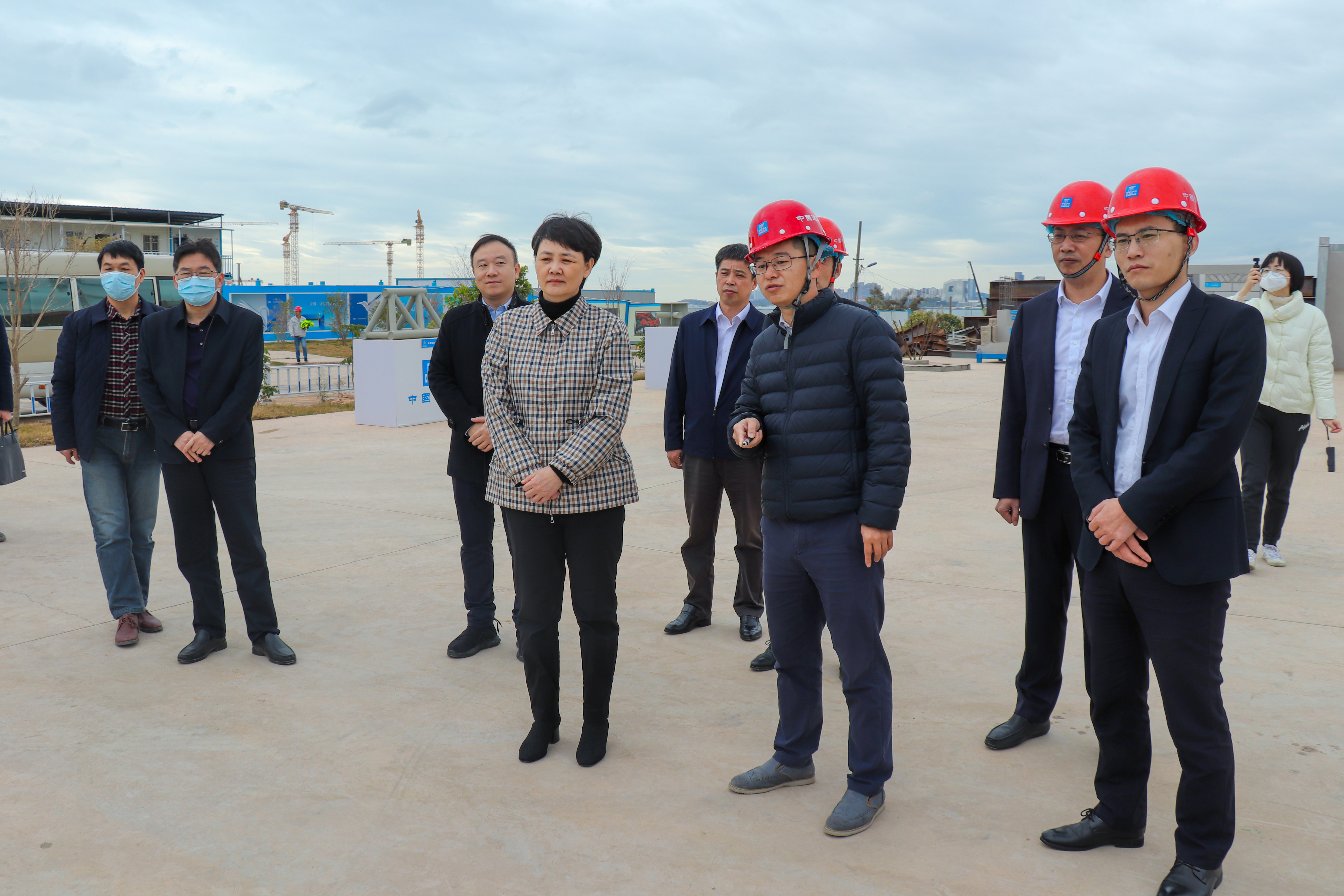 王雪敏(右三)考察新体-石隽哲.jpg 王雪敏(右三)考察新体-石隽哲.jpg