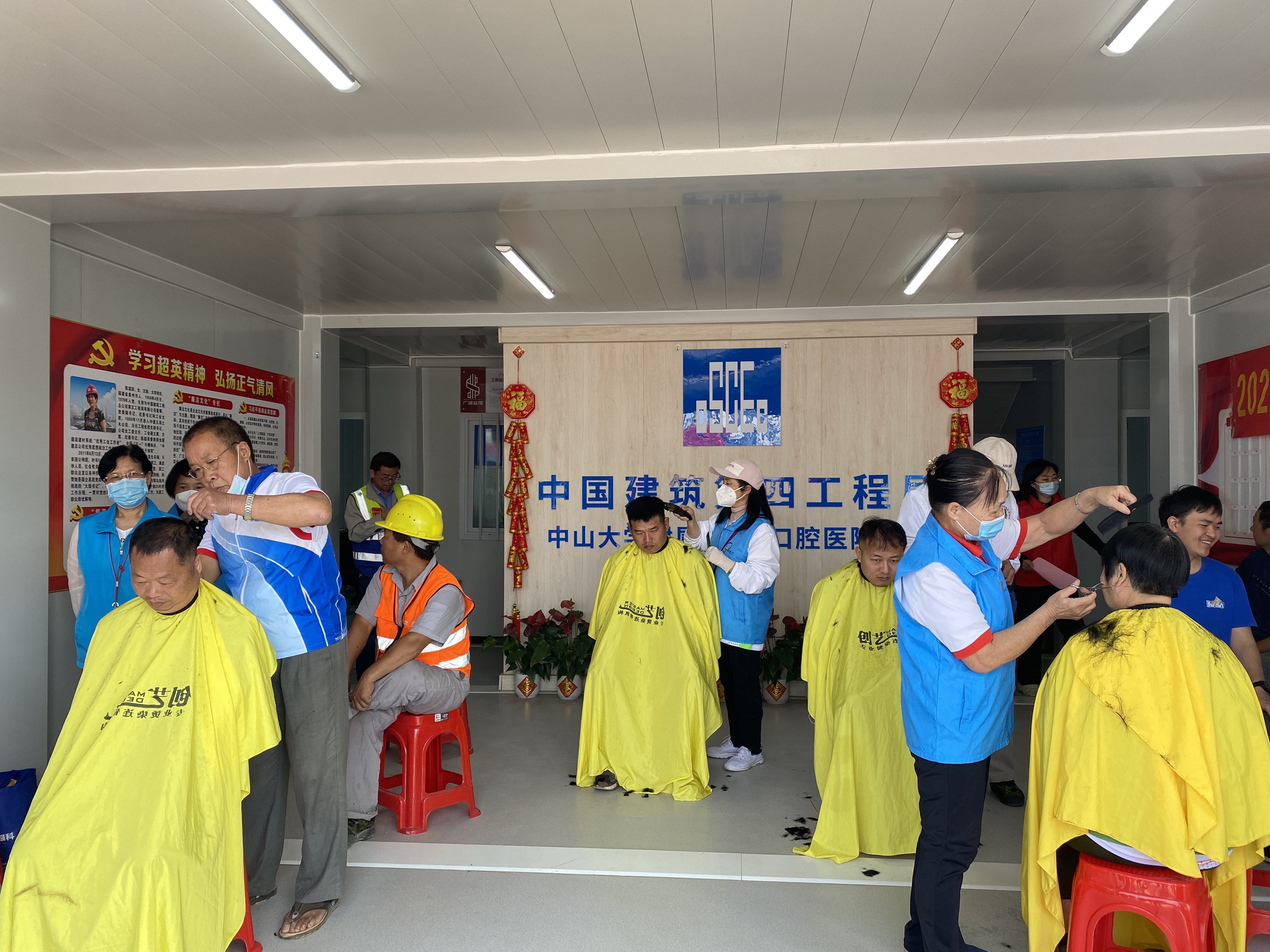 中山大学附属（南沙）口腔医院项目开展“二月二日‘龙抬头’，爱心义剪送关怀”主题支援服务（1）+王伟.jpg.jpg