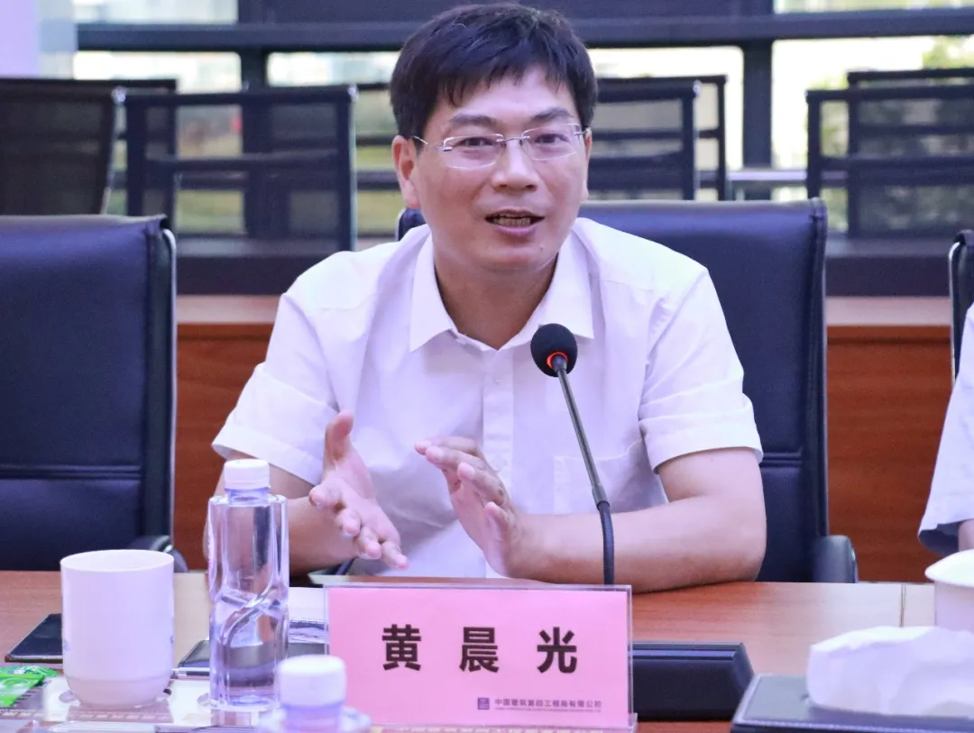 黄晨光1.jpg 黄晨光1.jpg