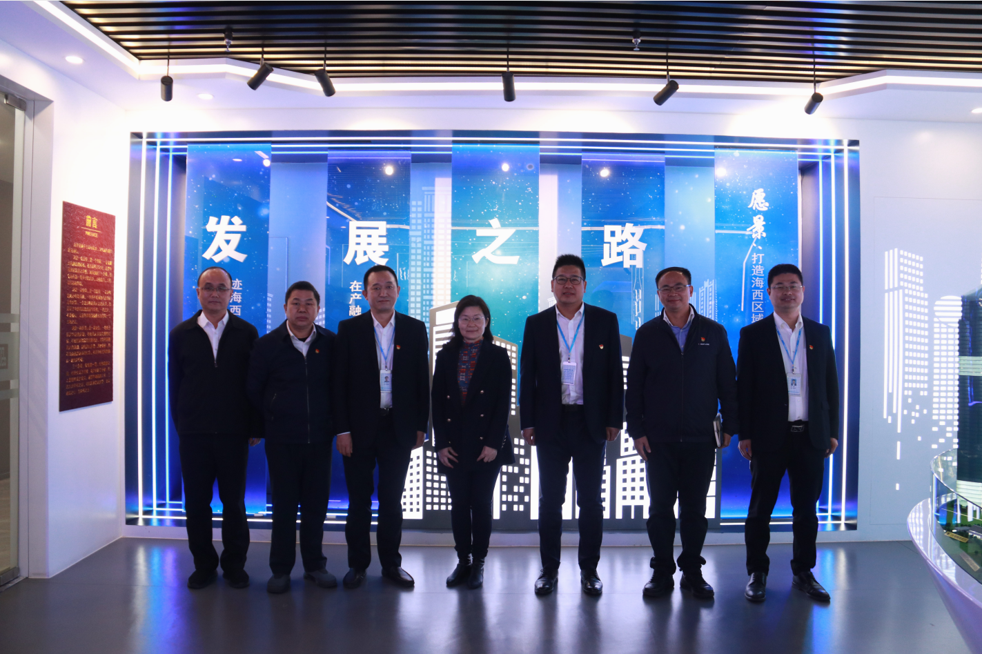 集体合影+杨海滢.png 集体合影+杨海滢.png