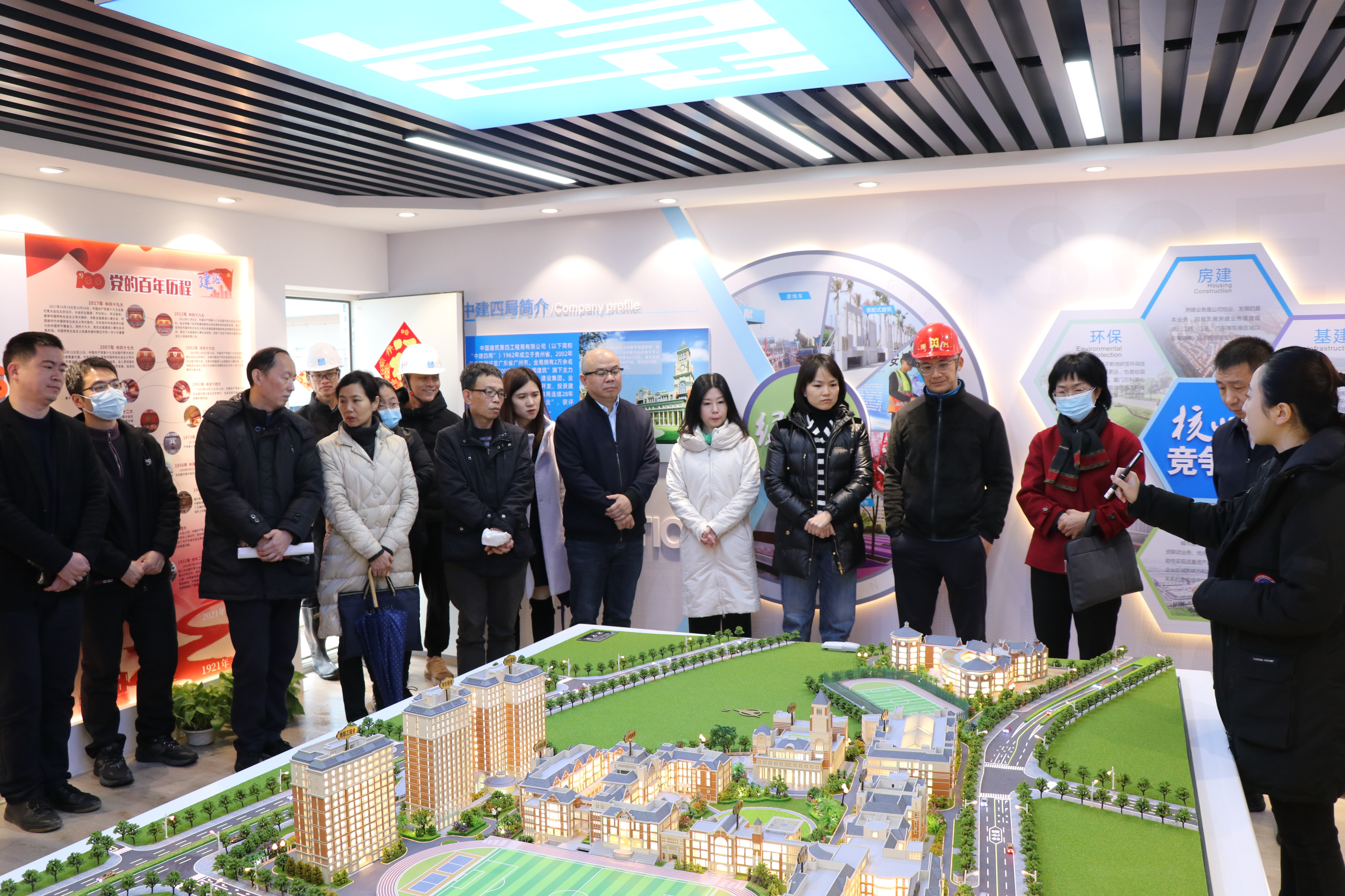 厦门市委教育工委委员、市教育局党组成员、一级调研员李燕娜（右三）带队调研.JPG