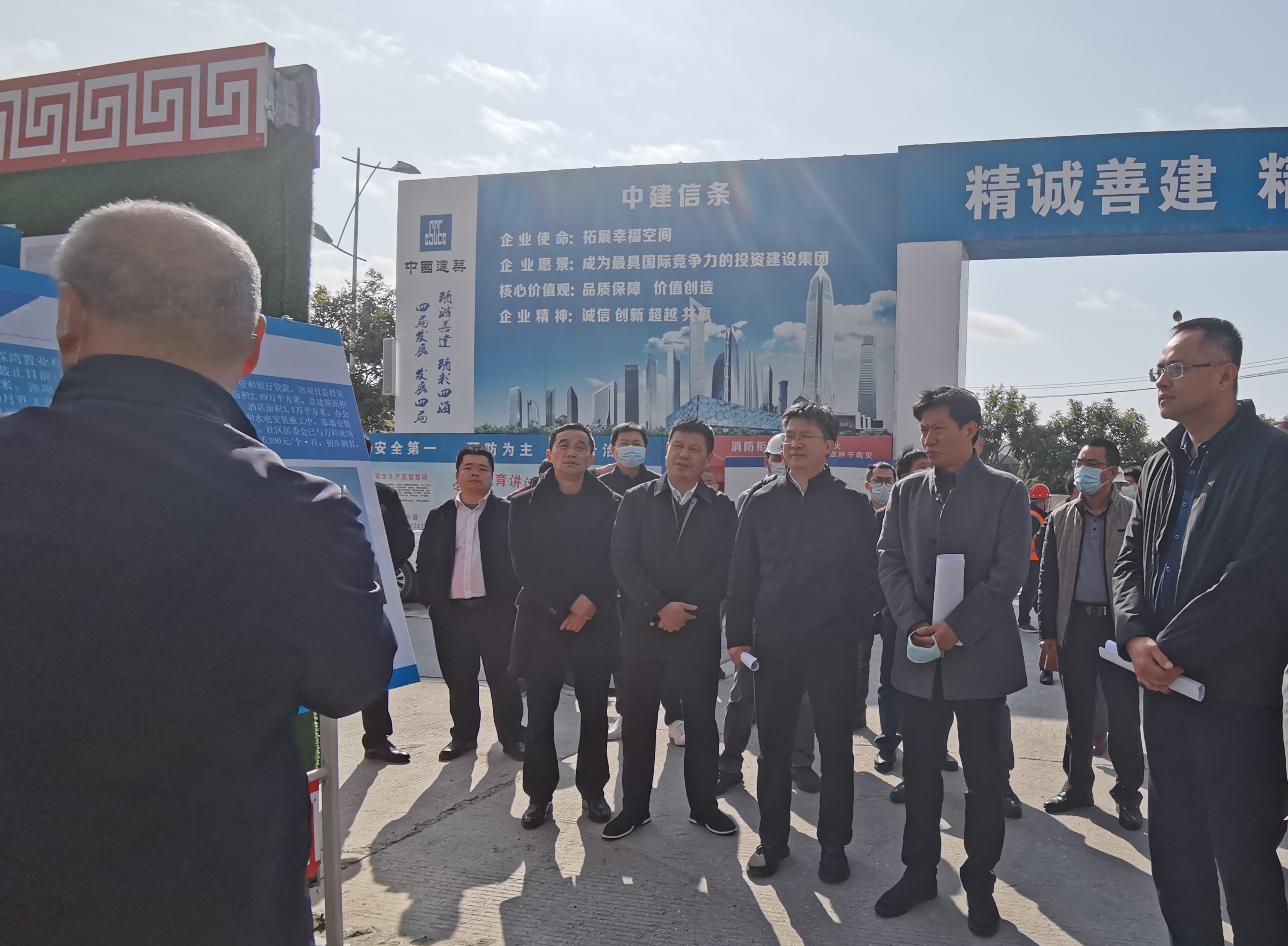 厦门市同安区委副书记许永良（第一排右二）率队调研项目.jpg