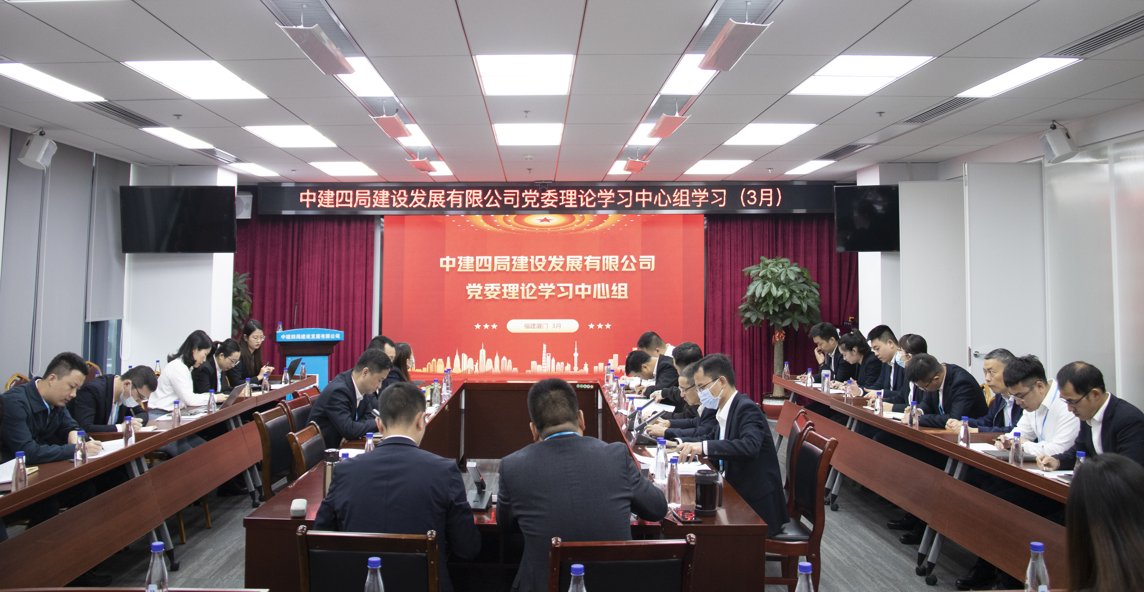 中心组学习.jpg