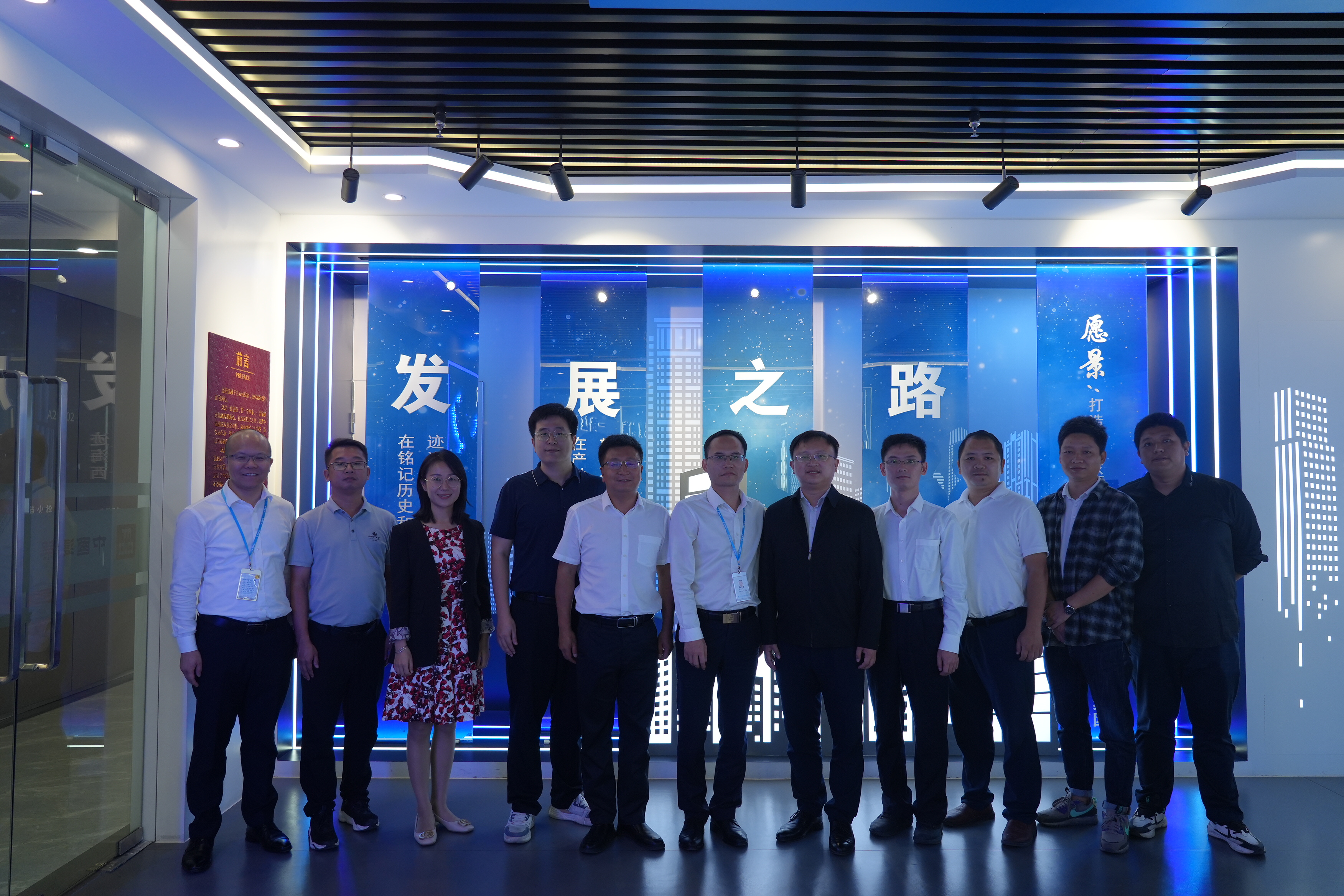 展厅合影2.JPG