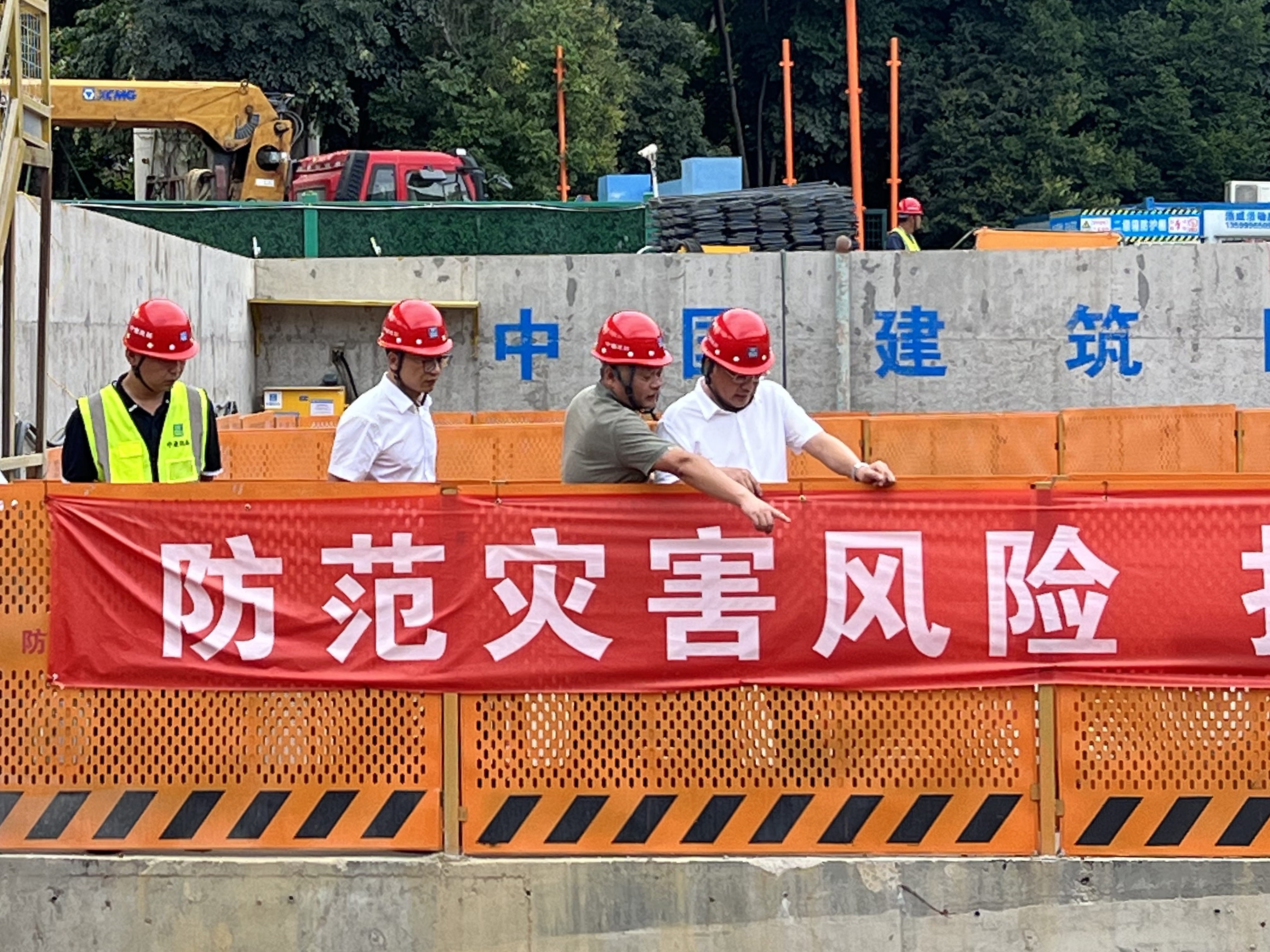 曾平带班检查福州轨道交通2号线东延线一期工程2.jpg 曾平带班检查福州轨道交通2号线东延线一期工程2.jpg