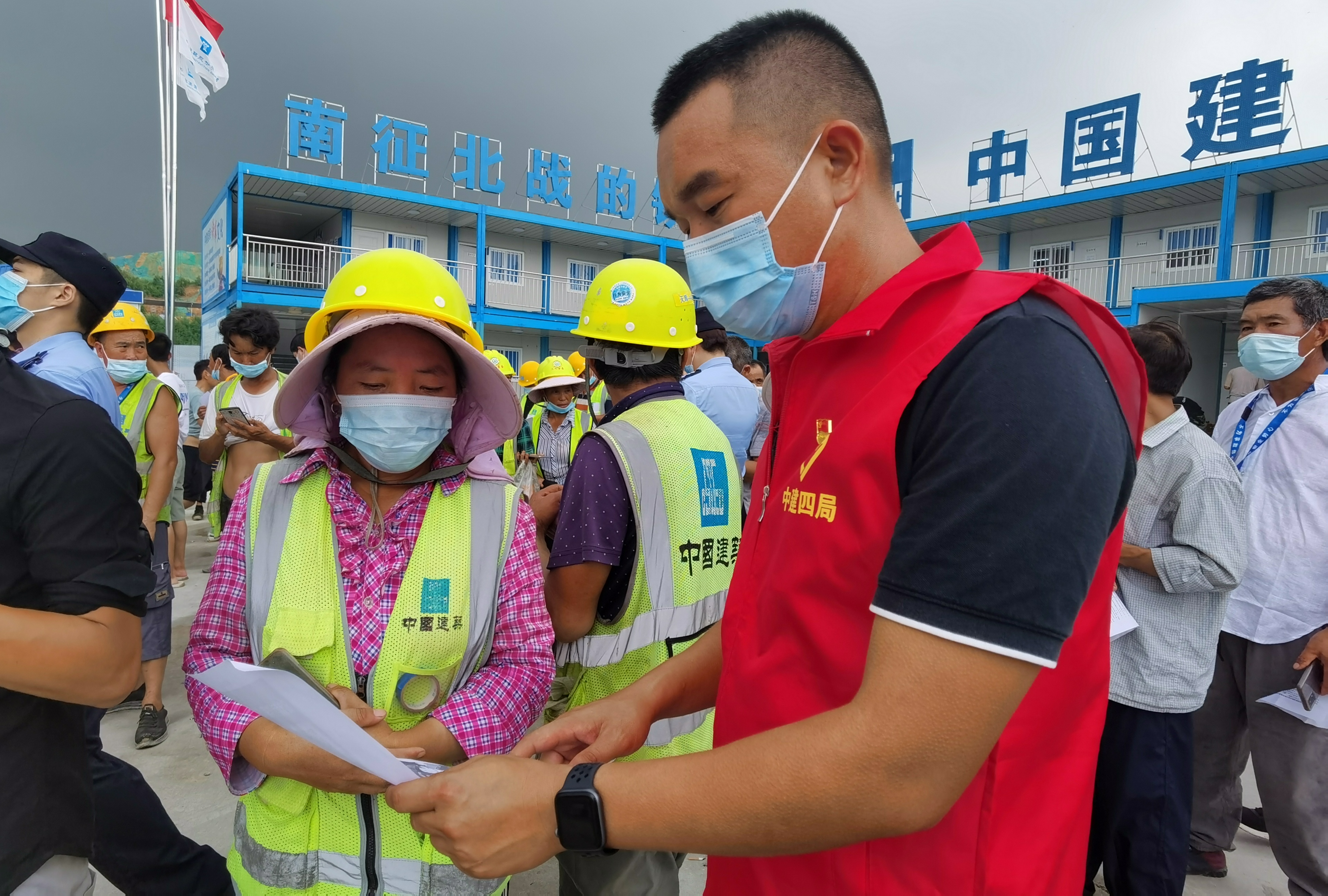 广州华星光电项目将疫苗接种服务站开进项目+谢丹燕（2）.jpg