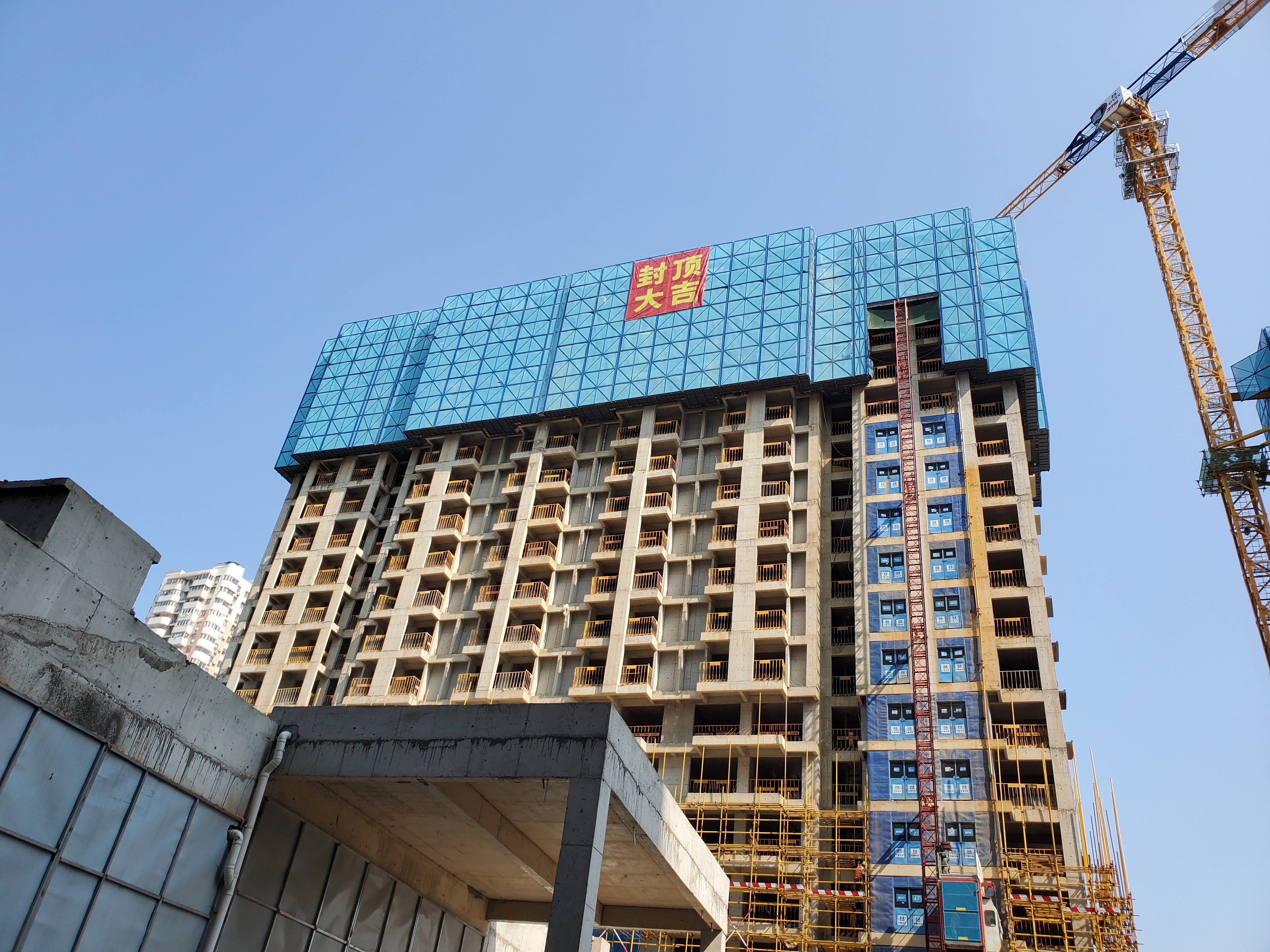 【建设发展福州分公司】20200825【小消息类】福州分公司(国际公司)万科澜悦花园项目17#楼顺利封顶,附图2张.jpg 【建设发展福州分公司】20200825【小消息类】福州分公司(国际公司)万科澜悦花园项目17#楼顺利封顶,附图2张.jpg