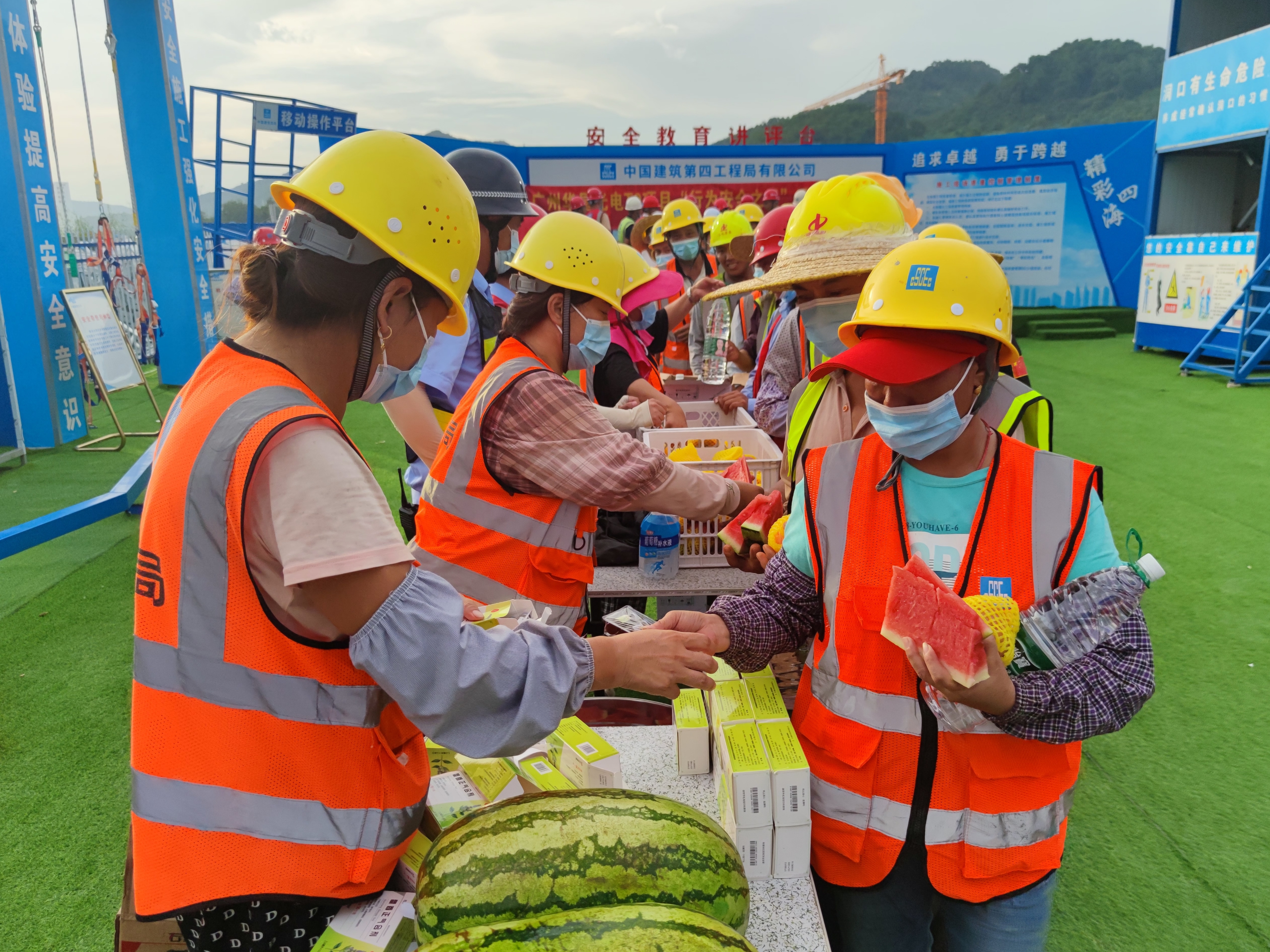 炎炎夏日送清凉 安全生产鼓干劲+邓明俊.jpg