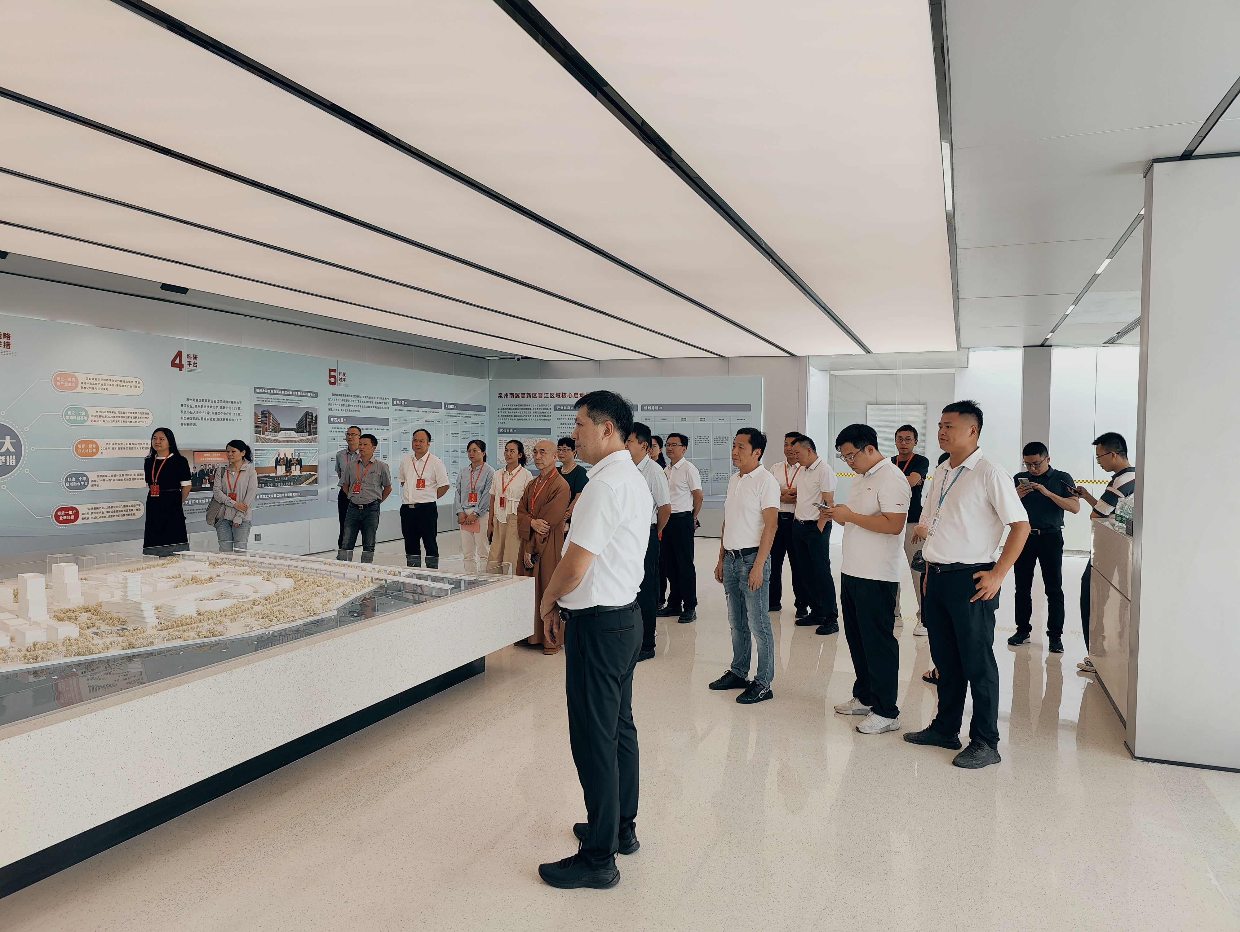【建设发展总承包公司】20230824【小消息】福建省十四届人大代表调研总承包公司集成电路产业园2号区块项目，附图1.jpg
