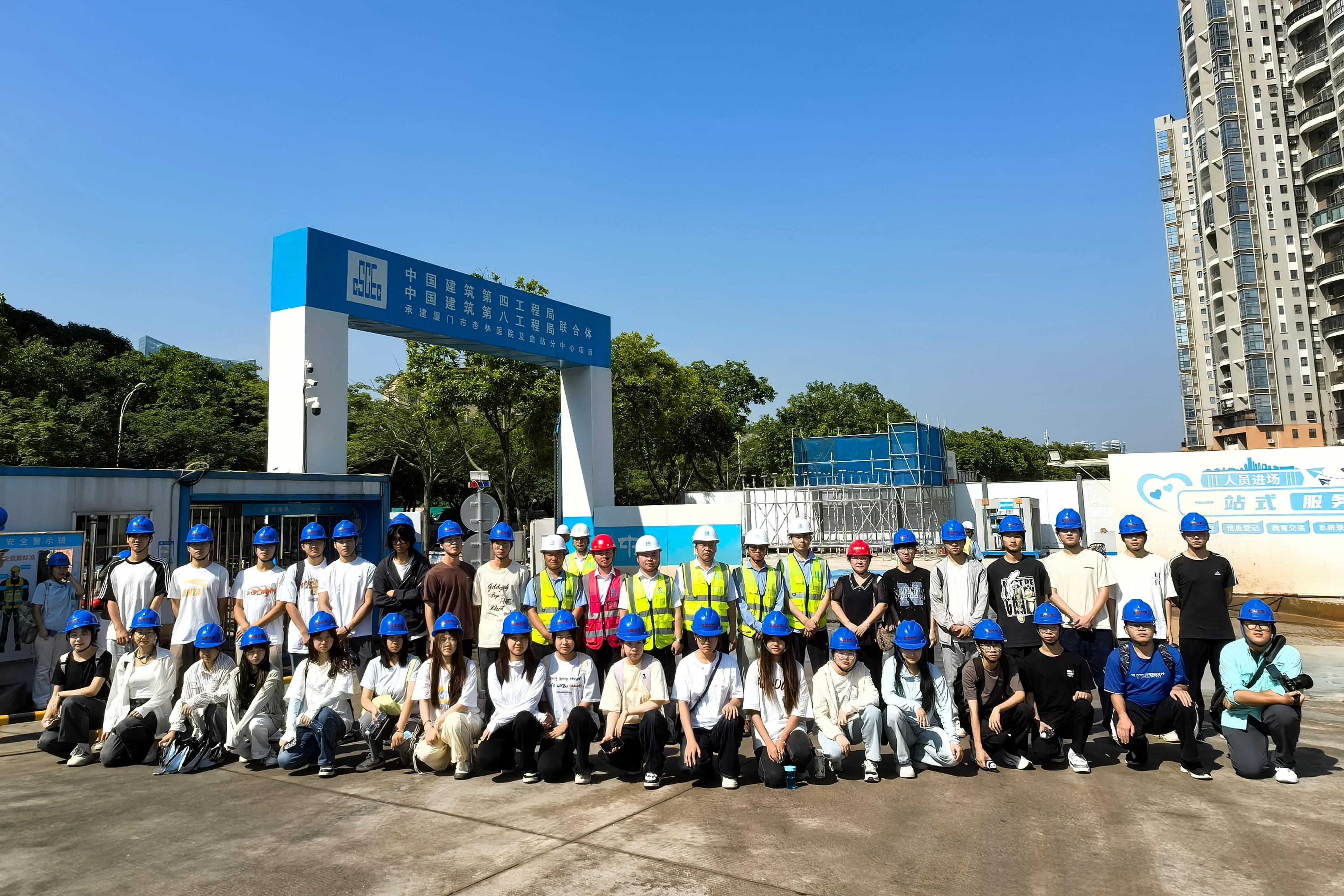 【建设发展总承包公司】20250514【小消息】总承包公司厦门杏林医院及血站分中心项目联合集美大学开展实践活动，附图1.jpg