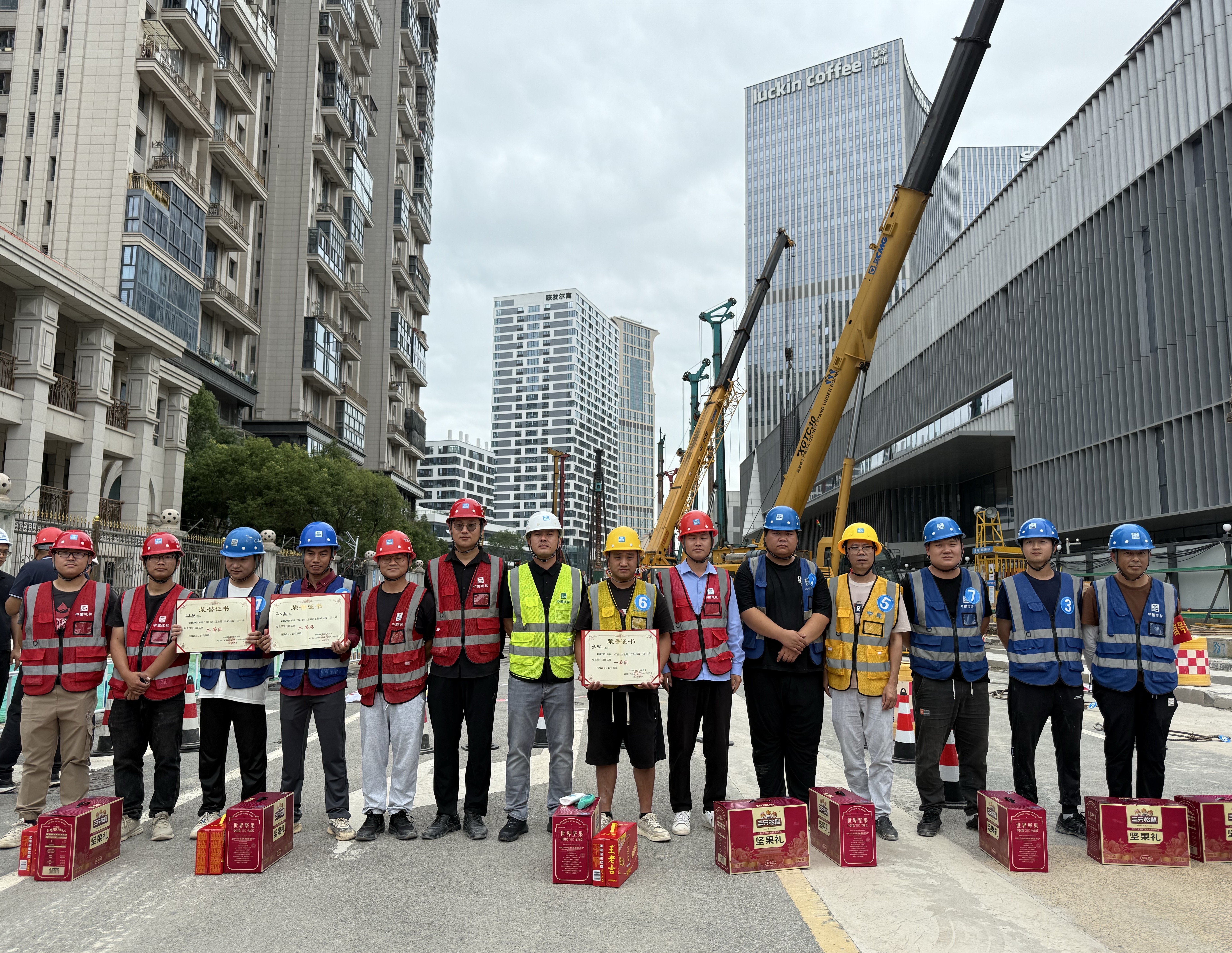 【建设发展总承包公司】20250605【小消息】厦金大桥（厦门段）A5标段项目开展“安全生产月”起重吊装技能竞赛，附图1.jpg