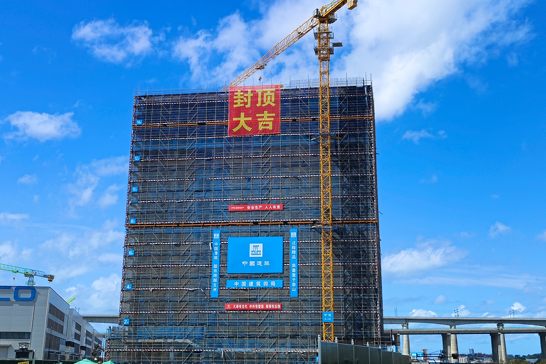 现场实景图+徐云帆.png