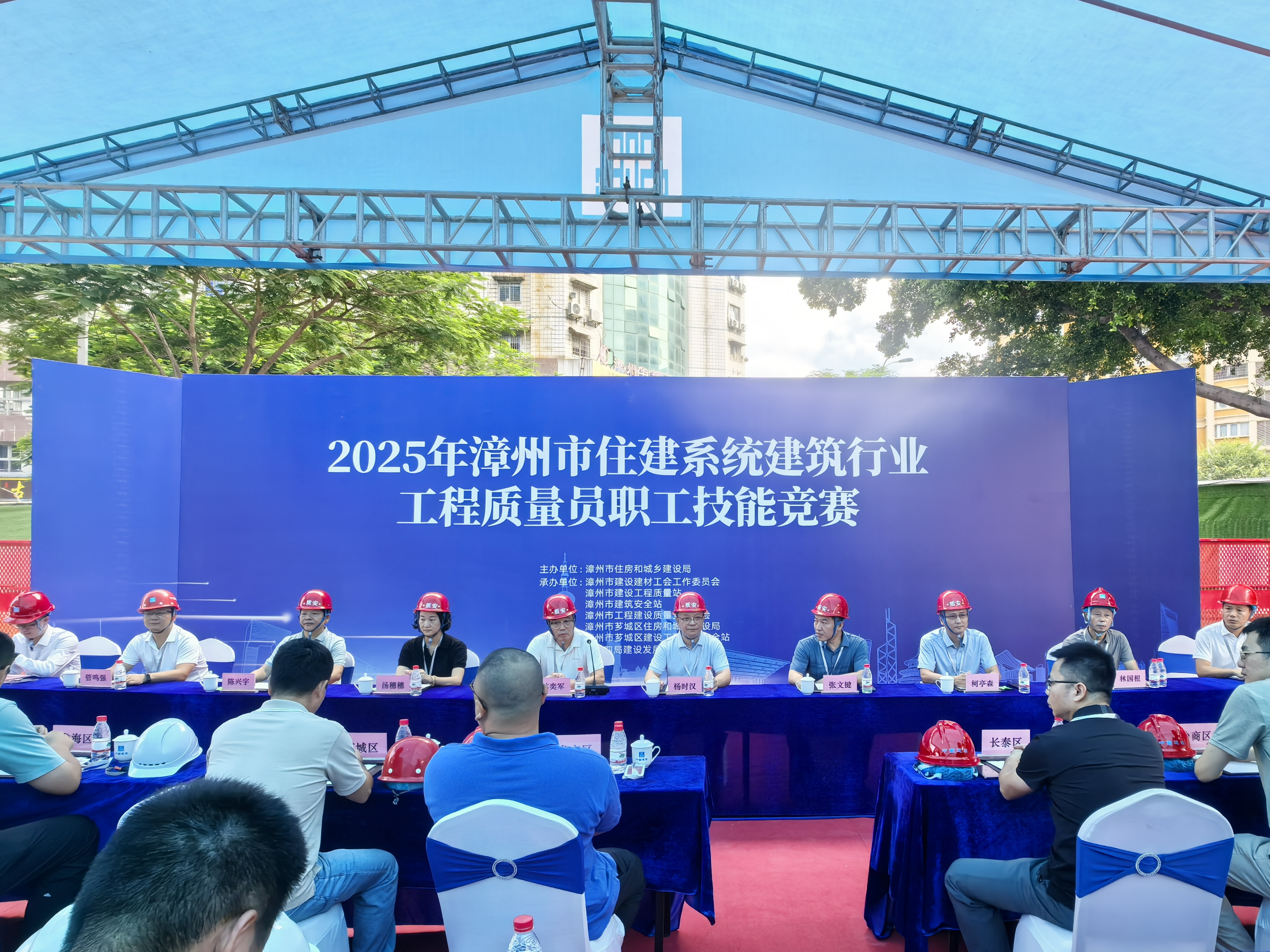 【建设发展总承包公司】20250917【小消息】总承包公司漳州2022G03（八闽（漳州）不夜城）项目开展2025年漳州市住建系统建筑行业工程质量员职工技能竞赛，附图1.jpg