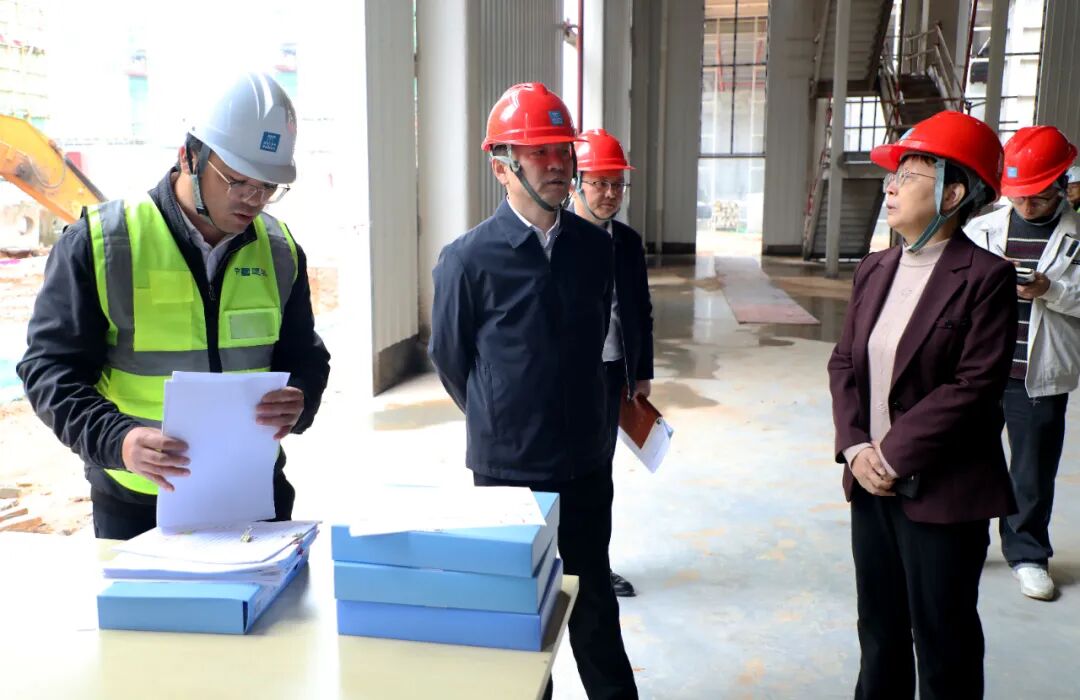 傅正华（左二）赴江西分公司井开区厂房项目调研.jpg