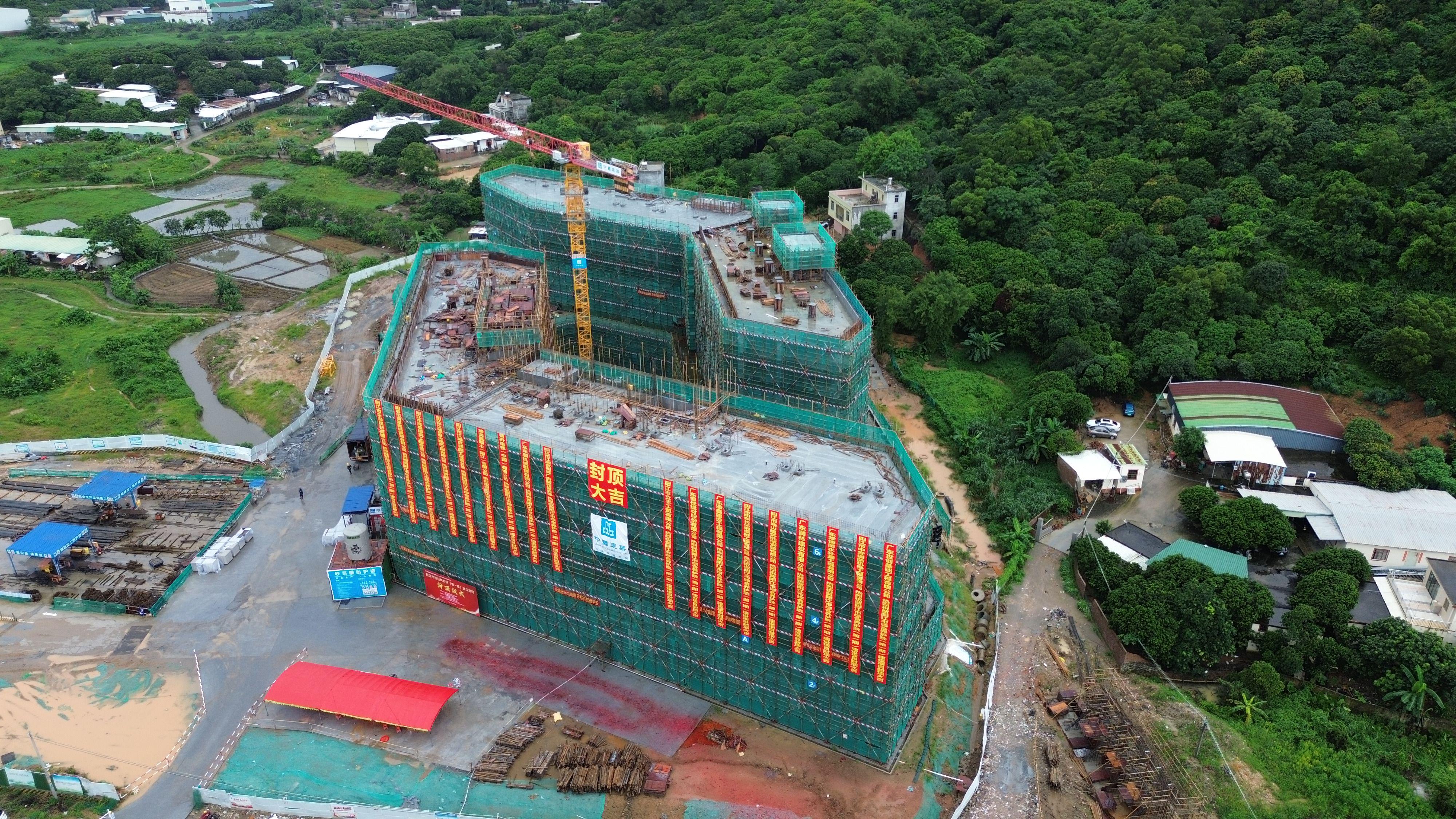 阳江市综合养护院（第一期）建设项目主体结构顺利封顶.jpg